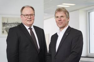 Präsident Professor Holger Hanselka mit Michael Ganß (Foto: Sandra Göttisheim)