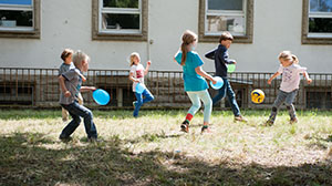 Exercise is important for the development of children and adolescents. The congress shows how it can be integrated into everyday and school life (Photo: Tanja Meißner, KIT)
