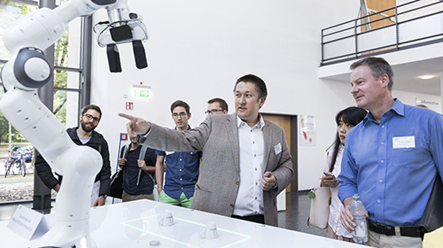 KIT scientists present their inventions in an innovation exhibition. (Photo: Sandra Göttisheim, KIT)