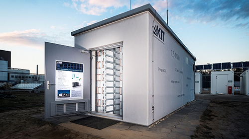 Particularly safe and efficient: The new lithium-ion battery storage system in the Energy Lab 2.0 is suitable as a quarter storage system for local grid stabilization (Photo: Amadeus Bramsiepe, KIT)