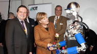 KIT-Roboter ARMAR begrüßt Bundeskanzlerin Angela Merkel