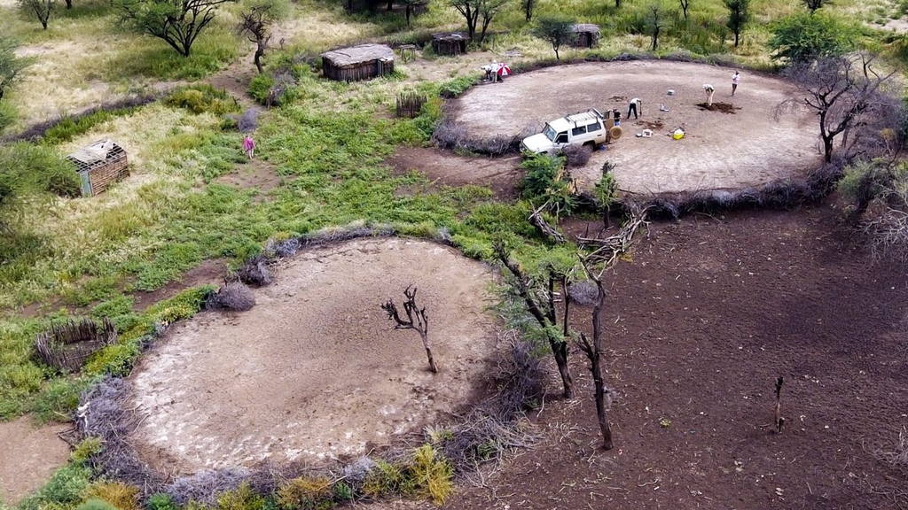 Probenahme von N2O in aufgegebenen Pferchen in der Subsahara-Zone in Afrika (Foto: Dr. Lutz Merbold)