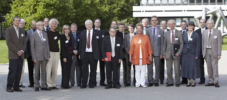 Gruppenfoto mit Organisatoren und Referenten