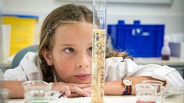 Wissenschaft und Forschung erleben – das können Sieben- bis Vierzehnjährige bei der Kinder-Uni am KIT (Foto: Nele Ziegler) Wissenschaft und Forschung erleben – das können Sieben- bis Vierzehnjährige bei der Kinder-Uni am KIT (Foto: Nele Ziegler)