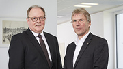 Präsident Holger Hanselka mit Michael Ganß (Foto: Sandra Göttisheim, KIT) Präsident Holger Hanselka mit Michael Ganß (Foto: Sandra Göttisheim, KIT)