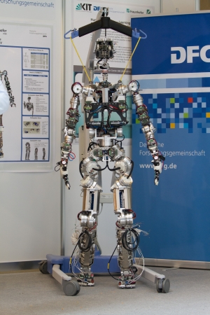 The ICRA conference presents trends and new developments, such as the ARMAR IV robot made by KIT. (Photo: KIT/E. Jöbstl)