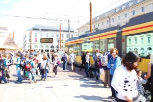 Demografischer Wandel im Fokus: Die vielfältiger werdende Gesellschaft und  zunehmende räumliche Mobilität sind nur zwei der zahlreichen Aspekte.  (Foto: Lydia Albrecht, KIT)