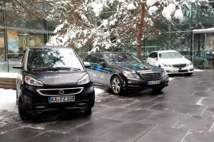 Parallel to the event, test vehicles were presented by the partners. (Photo: Eberhardt/Ulm University)