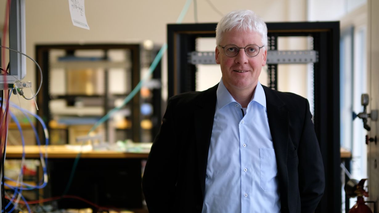 Christoph Wilhelm, KIT Christian Koos macht mit seiner Forschung die Digitalisierung nachhaltiger. (Foto: Christoph Wilhelm, KIT)