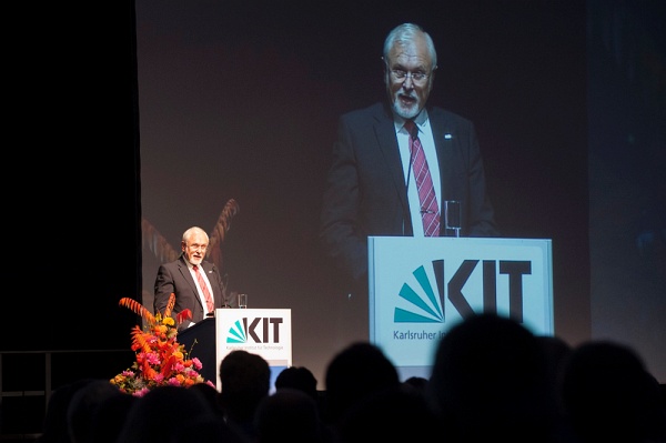 20121015-CN-01-007.JPG - Erstsemesterbegrüßung am Freitag, 12.Oktober 2012, im Kongresszentrum Karlsruhe, Begrüßung durch KIT-Präsident Prof. Dr. Eberhard Umbach
