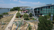 Environmentally friendly cold in summer and warmth in winter: This is ensured by an underground aquifer storage facility at a hotel and two office buildings at the "Bonner Bogen". (Photo: Paul Fleuchhaus, KIT) Environmentally friendly cold in summer and warmth in winter: This is ensured by an underground aquifer storage facility at a hotel and two office buildings at the "Bonner Bogen". (Photo: Paul Fleuchhaus, KIT)