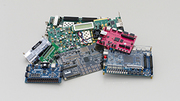 Field-Programmable Gate Arrays (FPGAs) sind flexibler als gewöhnliche, spezialisierte Computerchips. Dazu galten sie bislang als besonders sicher. (Foto: Gnad, KIT) Field-Programmable Gate Arrays (FPGAs) sind flexibler als gewöhnliche, spezialisierte Computerchips. Dazu galten sie bislang als besonders sicher. (Foto: Gnad, KIT)