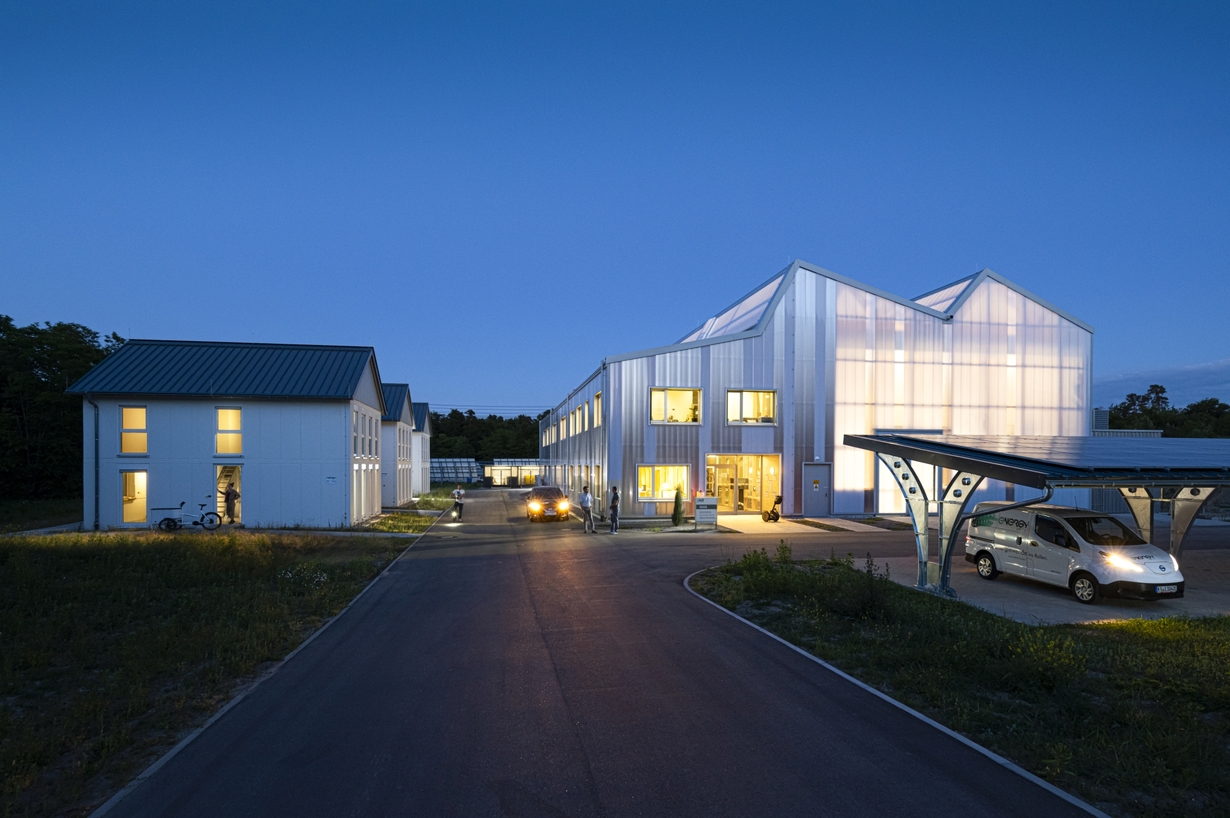 Das in Deutschland einmalige Energy-Lab 2.0 ist Schwerpunktthema des Forschungsmagazins lookKIT. (Foto: Markus Breig, KIT)