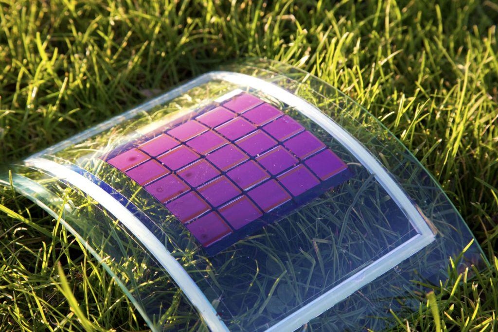 „Plastik-Solarzellen" haben verschiedene Vorteile (Foto: Alexander Colsmann, KIT)