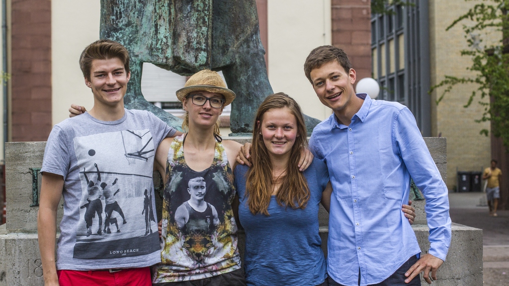 Studentinnen und Studenten der Enactus- Projektgruppe "Flüchtlingszeit": Kilian Schürger, Lisa Hess, Eva Schlosser und Leopold Spenner (v. l. n. r., Foto: Manuel Balzer)