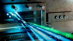 Auf Licht basierende Technologien ermöglichen Innovationen in vielen Bereichen von Energie- bis Kommunikationstechnik. (Foto: Andrea Fabry / KIT)
