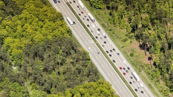 Autobahnen und andere Transportwege werden mit dem Modell HIGH-TOOL abgebildet (Bild: KIT).