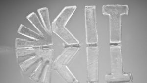 Komplizierte, hochgenaue Strukturen aus Glas lassen sich durch eine am KIT entwickelte Methode im 3D-Druck fertigen (Foto: KIT)