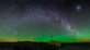 Sternenhimmel mit grünen Lichtphänomenen (Foto: Pierre-Auger-Observatorium /KIT)