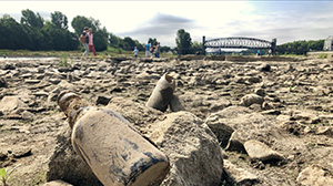 Ausgetrocknetes Flussbett der Elbe in Magdeburg am 8. Juli 2018. (Foto: Marco Kaschuba)