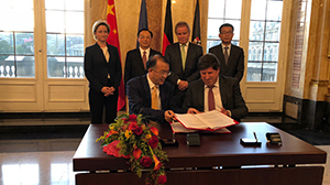Unterzeichnung der Kooperationsvereinbarung von KIT und  Jiangsu Industrial Technology Research Institute (Bild: INTL/KIT)
