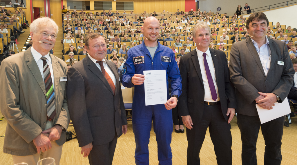 Vom All zurück zu den wissenschaftlichen Wurzeln: ESA-Astronaut Alexander Gerst erhielt den Ehrendoktor der KIT-Fakultäten für Physik und für Bauingenieur-, Geo- und Umweltwissenschaften.(Foto: Markus Breig/KIT) 