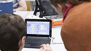 Students with notebook (Photo: Markus Breig, KIT)