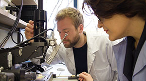 The KIT research laboratory develops new manufacturing techniques for assembly and connection technology for high-frequency electronics. (Photo: Joachim Hebeler, KIT)