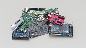Field-Programmable Gate Arrays (FPGAs) sind flexibler als gewöhnliche, spezialisierte Computerchips. Dazu galten sie bislang als besonders sicher. (Foto: Gnad, KIT)
