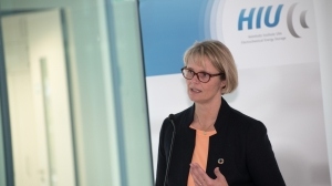 Bundesforschungsministerin Anja Karliczek informierte sich über die Batterieforschung in Ulm. Foto: Eberhardt/Uni Ulm