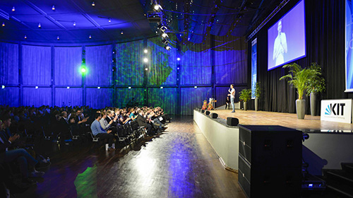 Das KIT begrüßt seine neuen Studentinnen und Studenten mit einer Feier im Karlsruher Kongresszentrum. (Foto: Markus Breig, KIT)