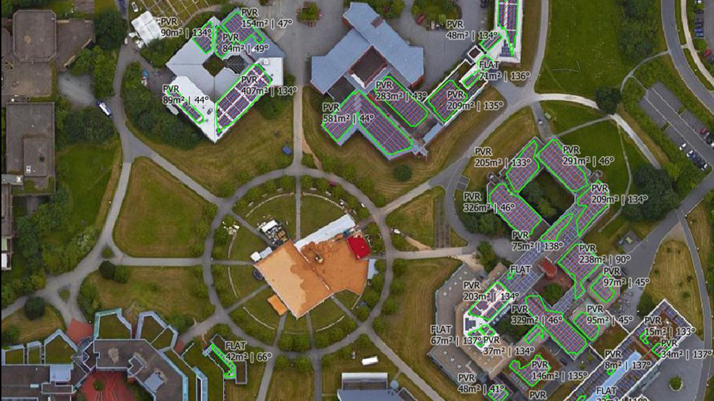 Automatisiertes Erkennen und Inventarisieren von Energiesystemen am Beispiel von Photovoltaikanlagen. (Abbildung: Google Maps/greenventory)