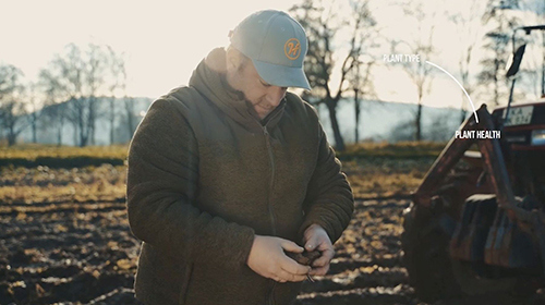 The technology of the KIT start-up heliopas.ai helps farmers with artificial intelligence to make the right decisions - whether in irrigation, fertilization, or plant protection (installation: Dominic Hohlbaum).