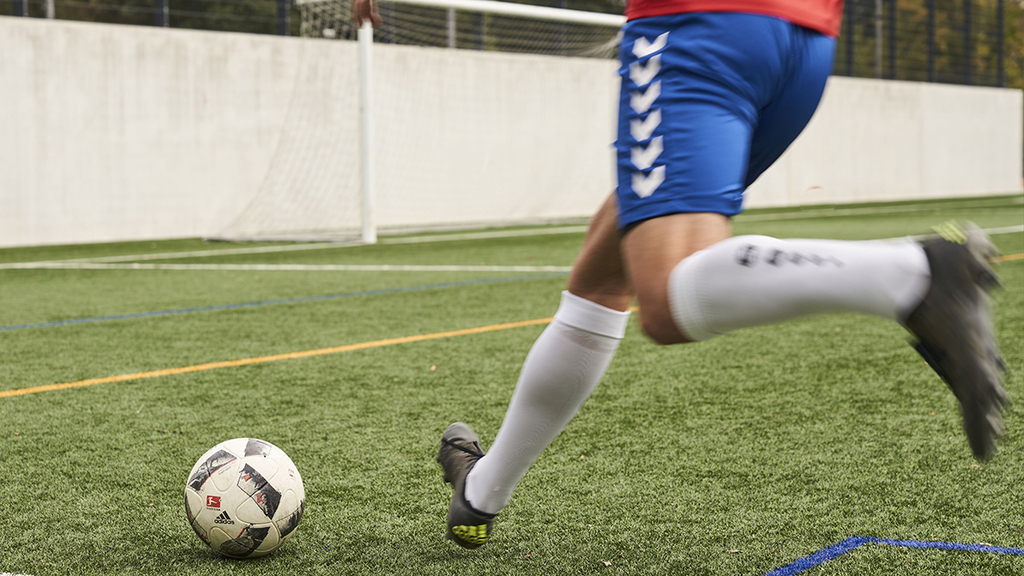 Wissenschaftler des KIT identifizieren Präzision und Effizienz der Spielzüge sowie Heimvorteil und Marktwert der Spieler als wichtige Kriterien, um ein Fußballspiel zu gewinnen.
