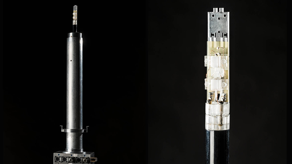 NMR-Probenkopf (links) mit miniaturisiertem Detektor (rechts). In HiSCORE werden solche Detektoren mit leistungsfähiger Hyperpolarisation kombiniert, um das Bindungsgeschehen von Wirkstoffkandidaten zu erfassen.