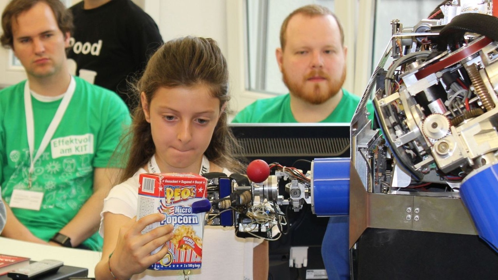 KI in Experimenten erfahrbar machen – das ist Ziel des Reallabors „Robotische Künstliche Intelligenz“ am KIT. (Foto: KIT)