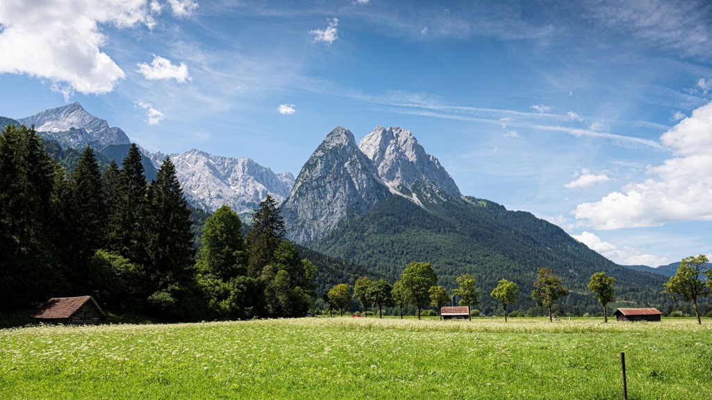 Bergpanorama mit Windrad unerwünscht