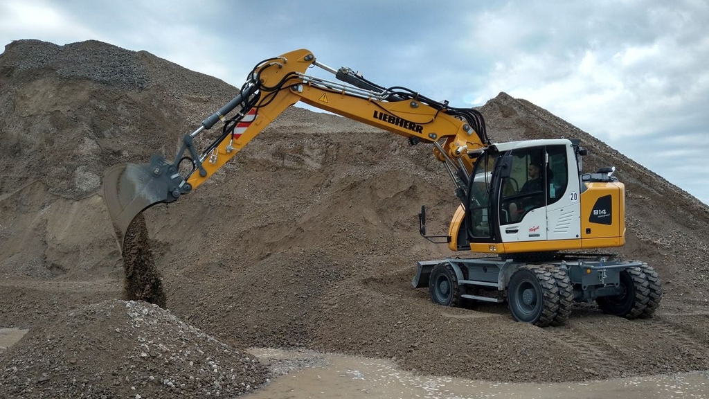 Construction Machinery with Hybrid Drive: Fuel-Saving Excavation