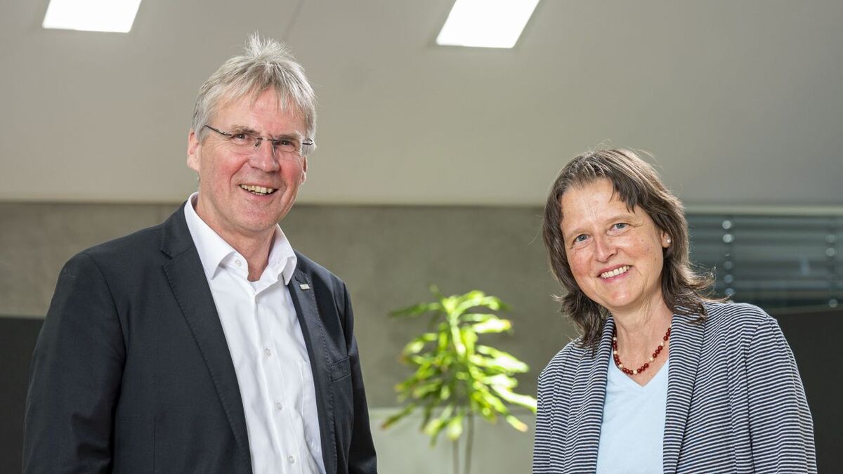 Präsident Holger Hanselka (links) und Vizepräsidentin Kora Kristof (rechts)