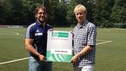 Zur Eröffnung des DFB-Stützpunktes überreichte der DFB-Stützpunktkoordinator in Baden, Damir Dugandzic die offizielle DFB-Plakette dem Hochschulsportleiter des KIT und sportlichen Leiter des KIT SC, Dr. Dietmar Blicker.