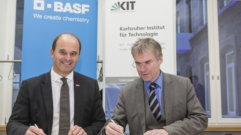 Dr. Martin Brudermüller, BASF, und Professor Holger Hanselka, Präsident des KIT (Foto: Dölger, BASF)