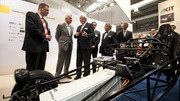 Baden-Württembergs Ministerpräsident Winfried Kretschmann besucht den KIT-Stand auf der Hannover Messe 2012