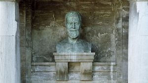 Heinrich Hertz-Büste auf dem Ehrenhof des KIT-Campus Süd (Foto: Andrea Fabry)