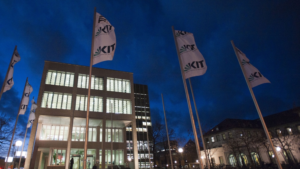 Bibliothek bei Nacht (Foto:KIT)