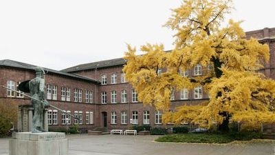 Ehrenhof auf dem Campus Süd des KIT (Archivfoto: Bernd Seeland, KIT)