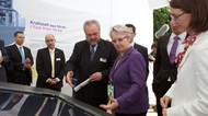 Karl-Friedrich Ziegahn, Leiter der Energie- und Umweltprogramme am Karlsruher Institut für Technologie (Archivaufnahme mit Bundesministerin Annette Schavan)