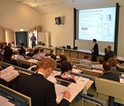 Teilnehmer aus 12 Nationen beim "1st Thin Film Technology Forum" in Karlsruhe