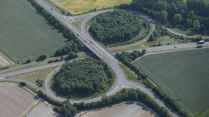 Autobahnkreuz aus der Luft