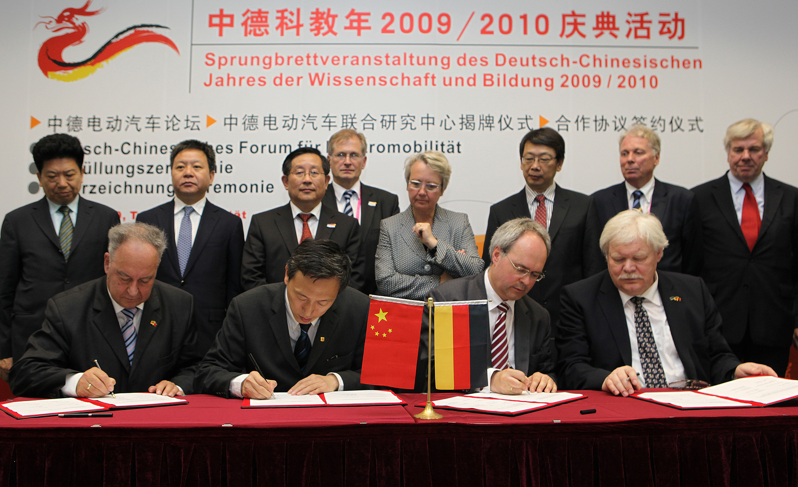 Vertragsunterzeichnung in Shanghai