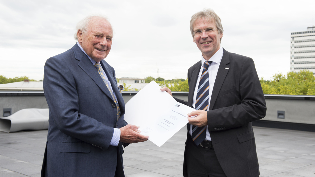 Reinhold Würth wird Ehrensenator am KIT